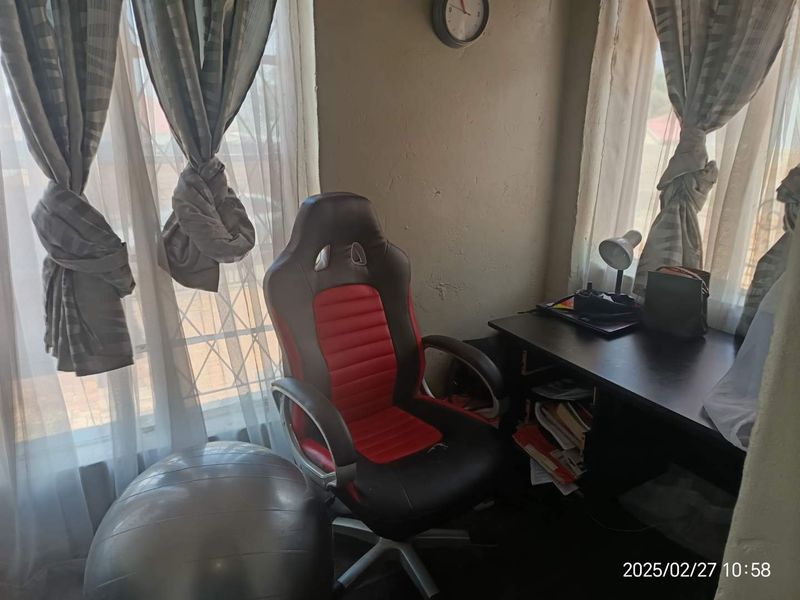 3 Bedroom House For Sale right behind UJ! (ready for students or family) - Photo 8