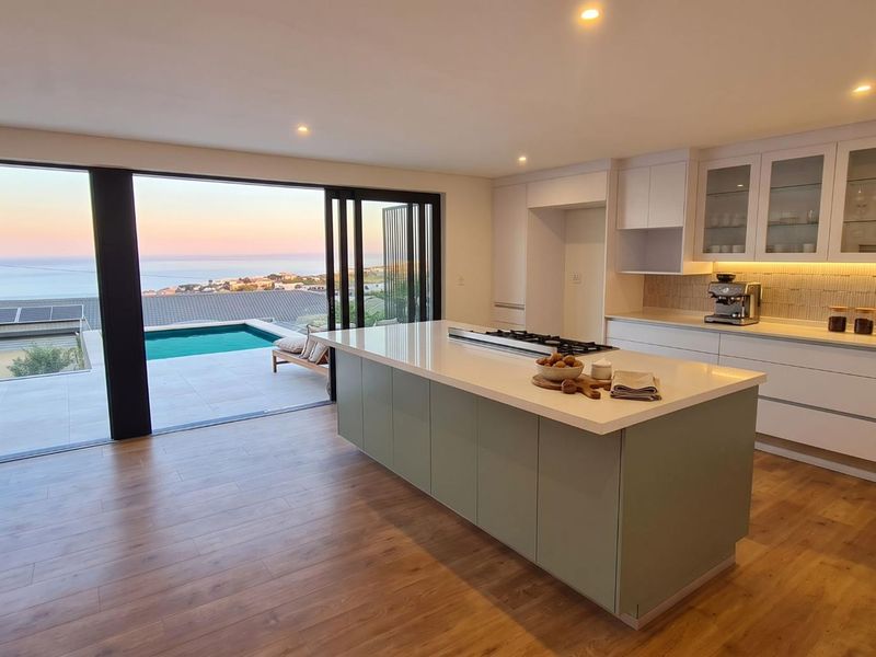 Ultra Modern Newly Renovated -  4 Bedroom House for Sale in Dana bay - Photo 6