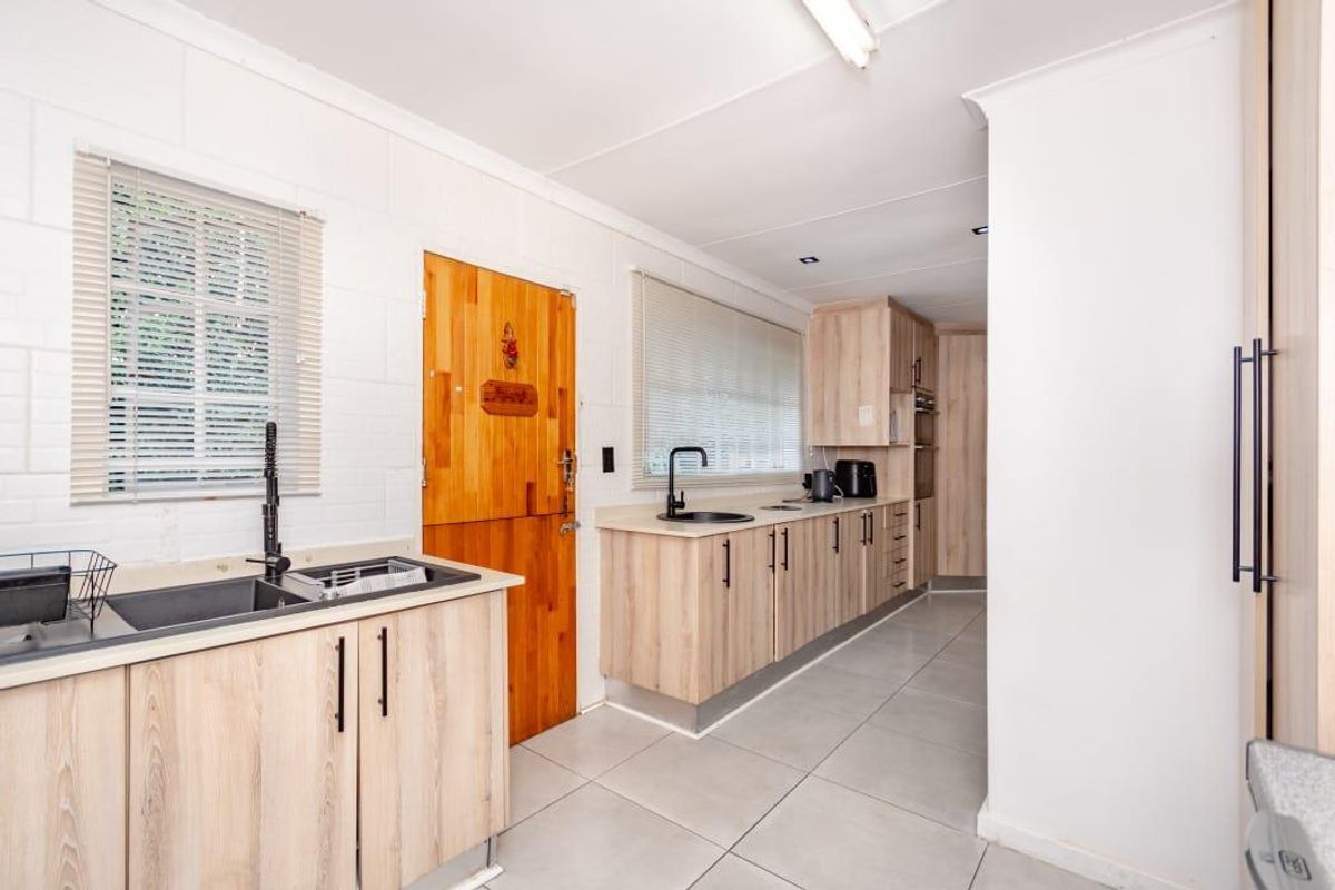 Modern home in Albemarle with loads of space - Photo 2