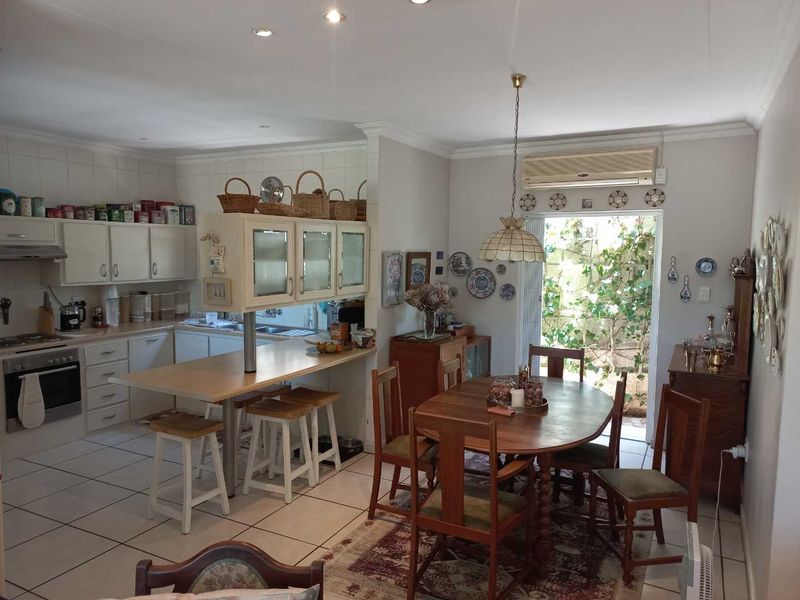 Stunning, sturdy house in popular area - Photo 2
