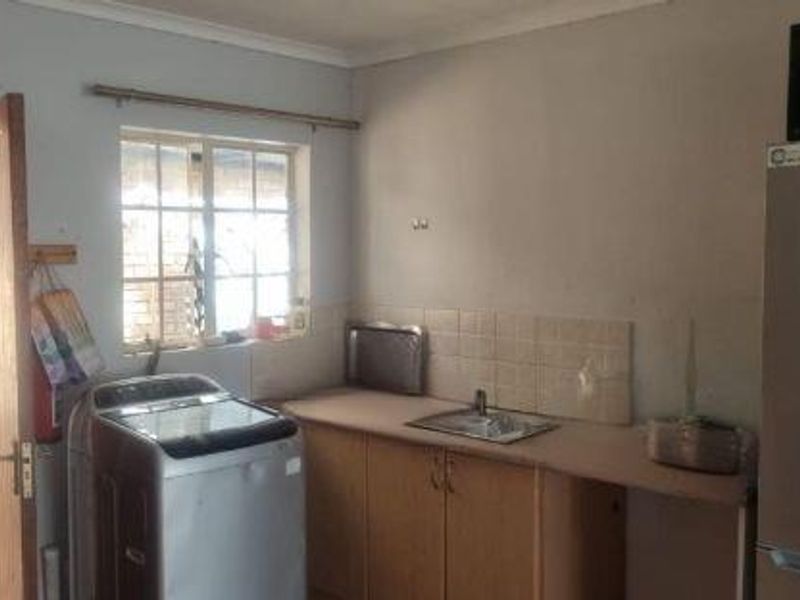 2 Bedroom House For Sale in Kosmosdal - Photo 5