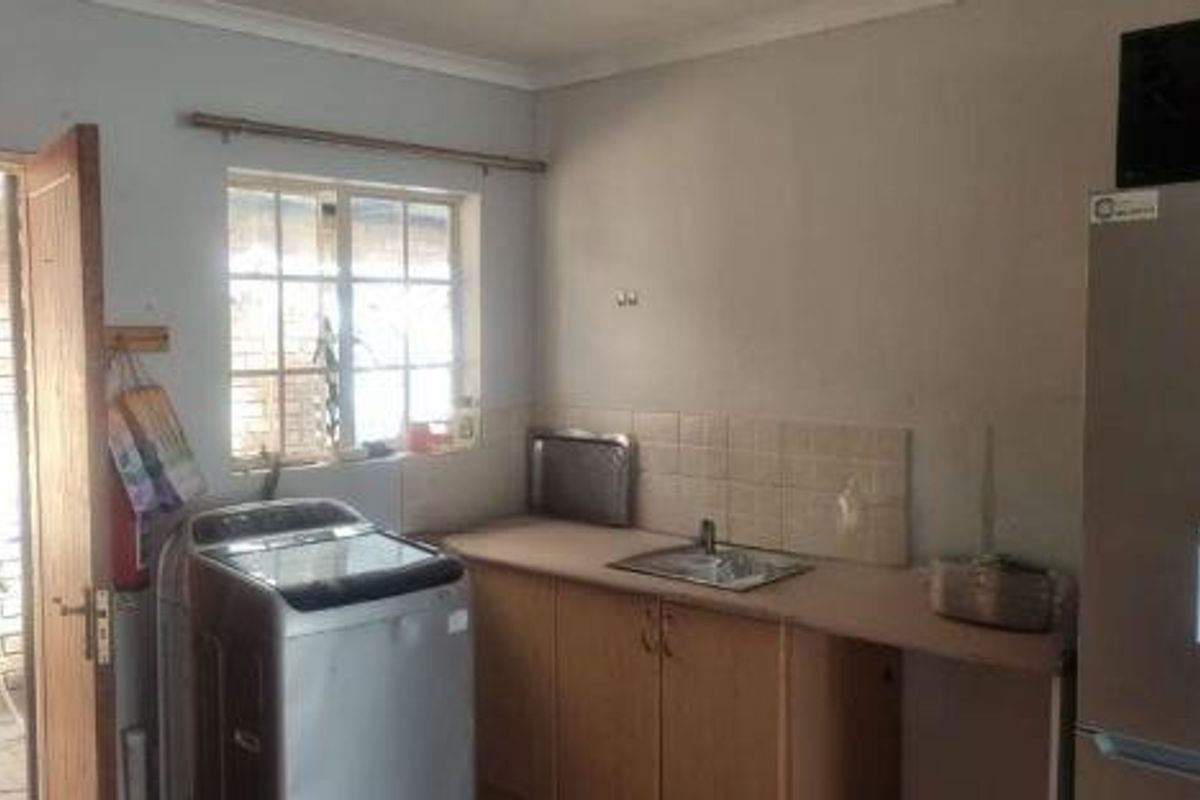 2 Bedroom House For Sale in Kosmosdal - Photo 5