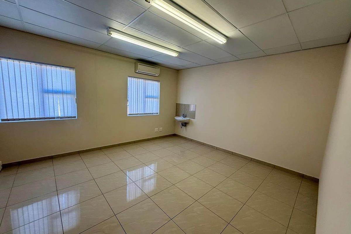 Office TO LET in Eros - Photo 5
