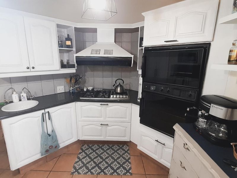 "Experience Serenity: Kosmos Ridge Estate with Scenic Dam Views" - Photo 10