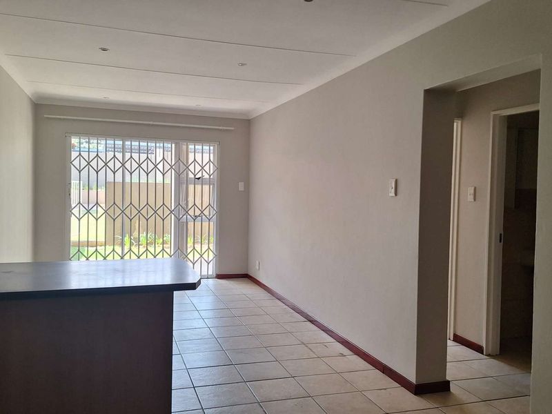 2 Bedroom, Ground Floor Apartment in Ferndale - Photo 2