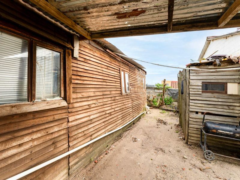 2-Bedroom Fixer-Upper in Hibiscus Close, Ocean View - Photo 10
