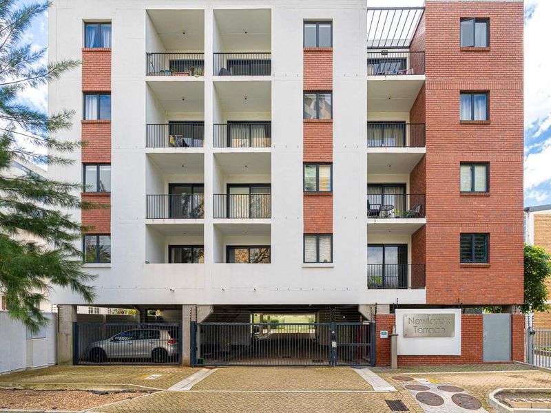 Secure Gem in the heart of Rondebosch - Photo 2