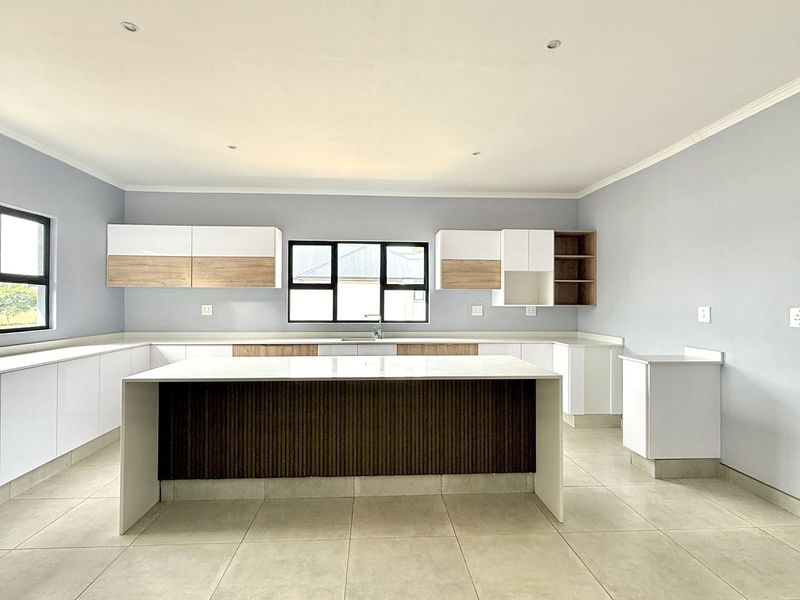 Luxury Family Home in River Goose Estate - Photo 3