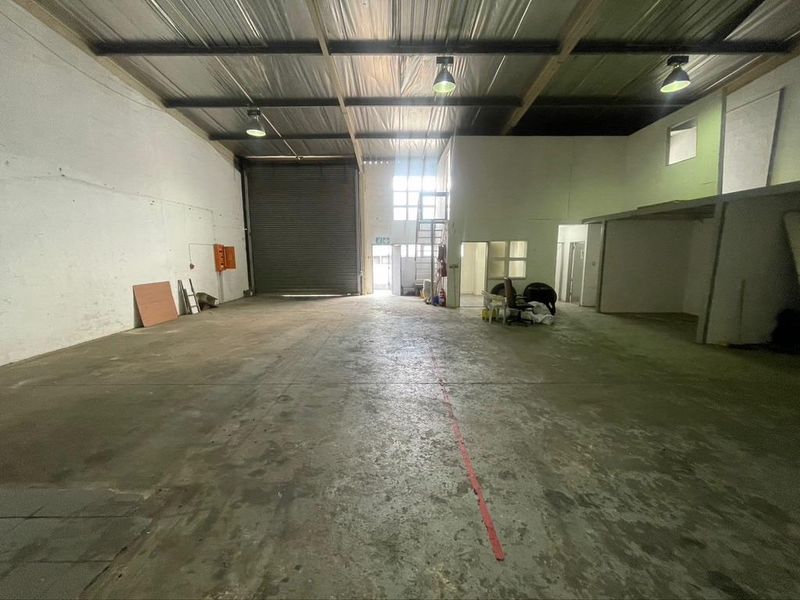 Hendra - 235m2 Warehouse To Let | Springfield Industrial Park - Photo 3