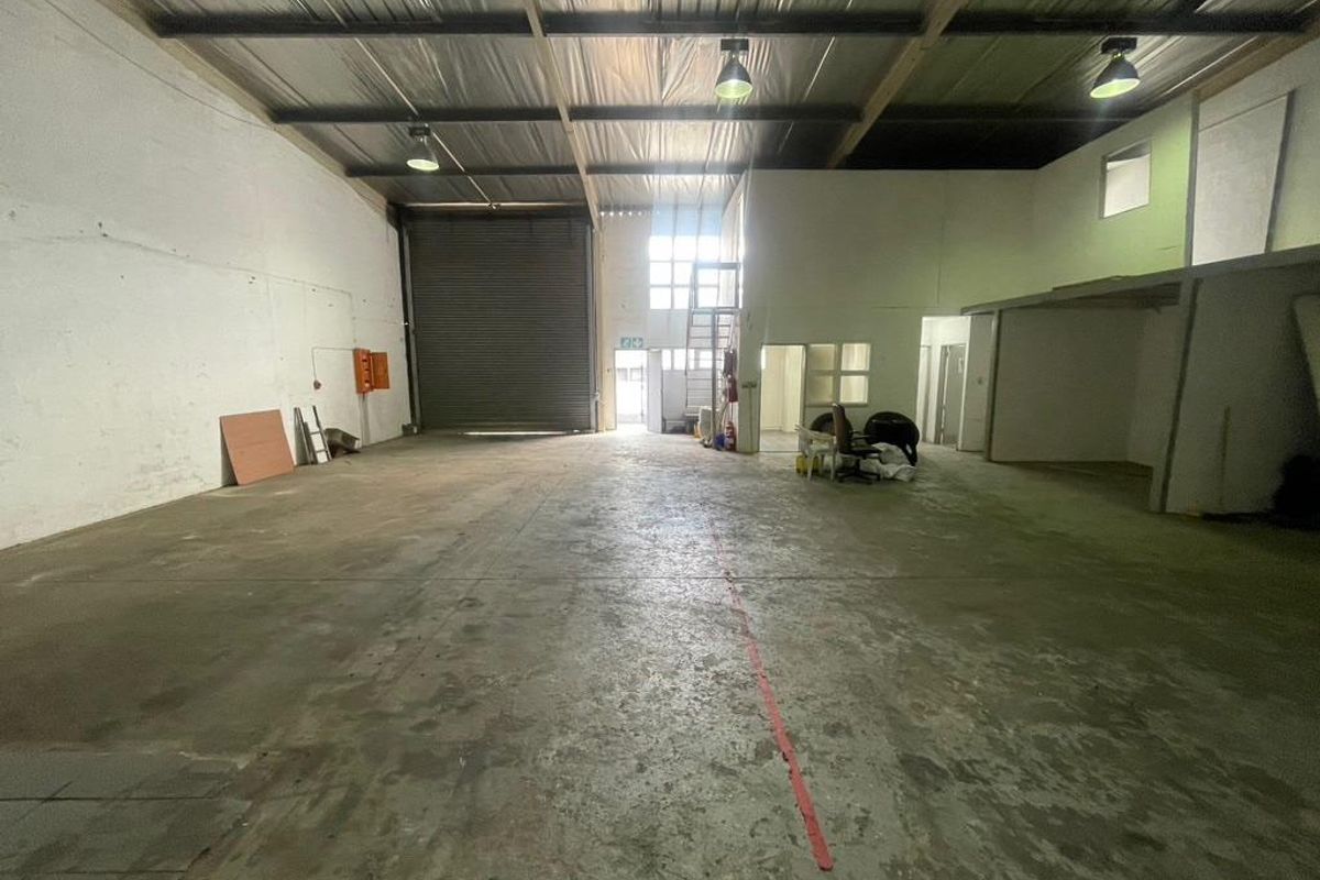 Hendra - 235m2 Warehouse To Let | Springfield Industrial Park - Photo 3