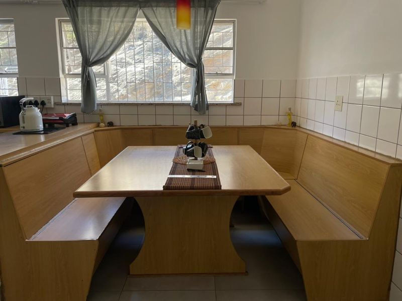 Lovely Freestanding Family Home for Rent - Photo 10