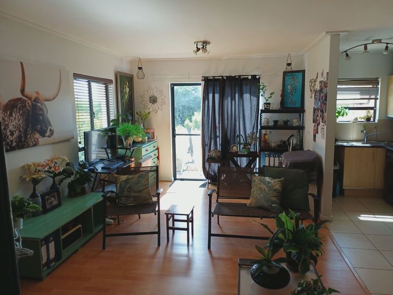 2 Bedroom 2 Bathroom modern 1st floor Apartment for sale in beautiful Golf Estate for R790 000 - Photo 8