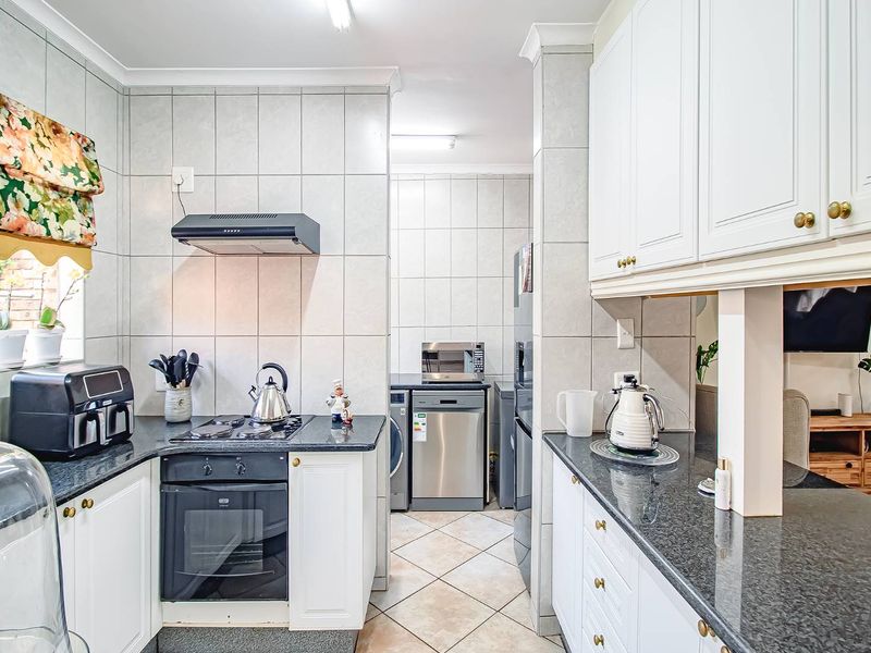 FULL TITLE IN SECURITY COMPLEX. - Photo 4