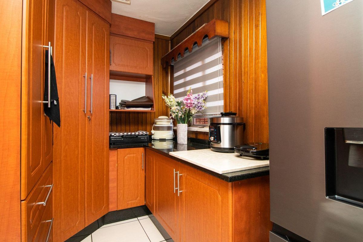 5 Bedroom Double Story House - Photo 4