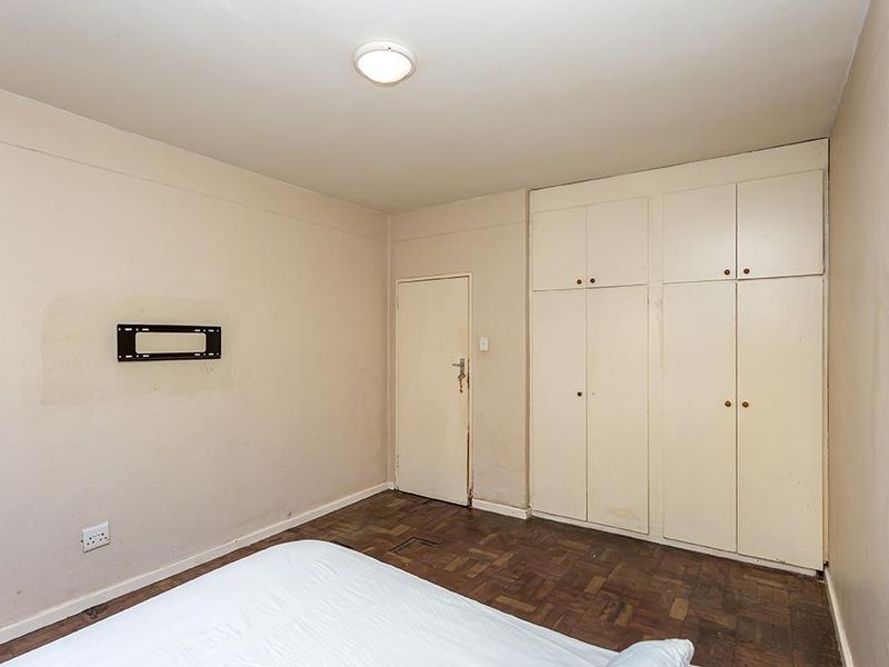 Two Bedroom Ground Floor Apartment - Photo 9