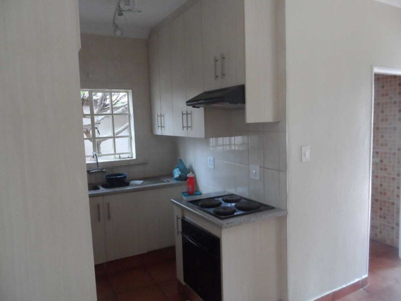 2 BEDROOM COTTAGE TO RENT IN PHILIP NEL PARK - Photo 4