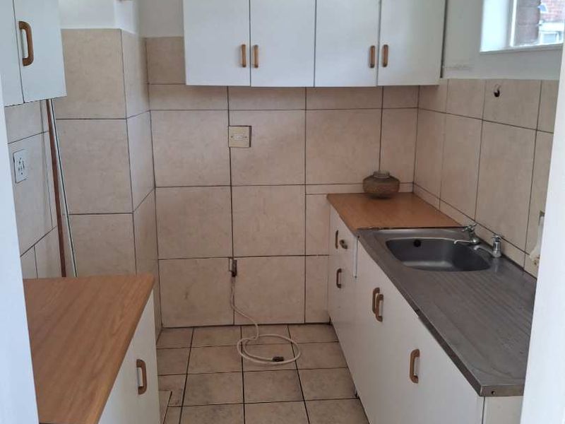 Invest in Bulwer: Cozy 2-Bedroom with Rental Income Potential - Photo 3