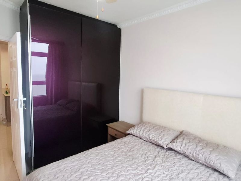 Beachfront Bliss: Modern Apartment with Uninterrupted Ocean Views - Photo 5