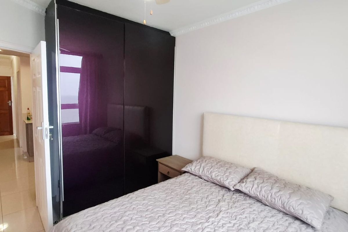 Beachfront Bliss: Modern Apartment with Uninterrupted Ocean Views - Photo 5