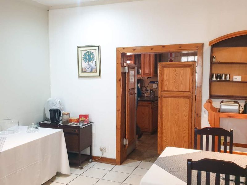 22 Bedroom guest house for sale in Pretoria north at the foot of the mountain. - Photo 9