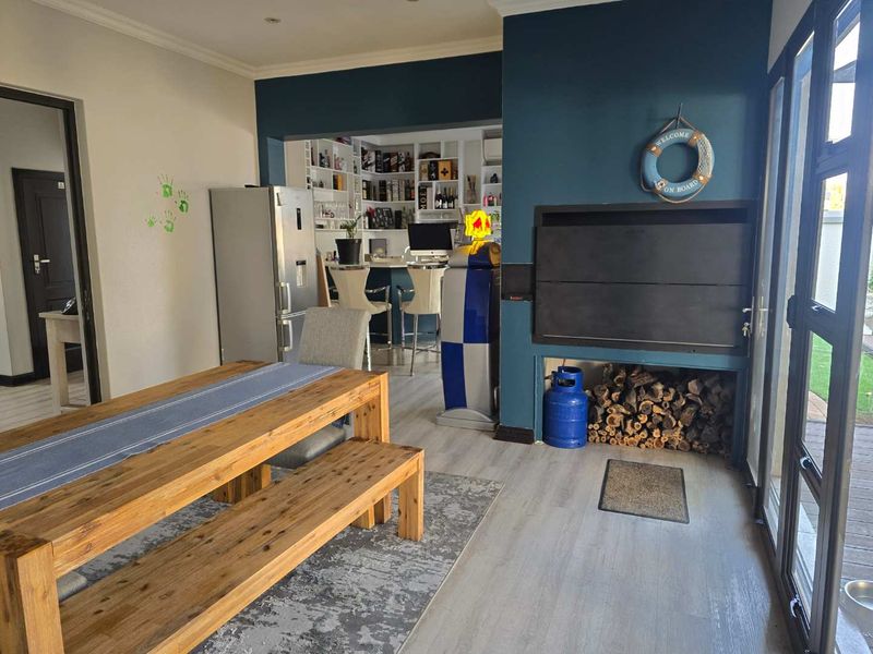 LUXURY 5-BEDROOM HOME FOR RENT - ULTIMATE COMFORT AND STYLE! - Photo 2