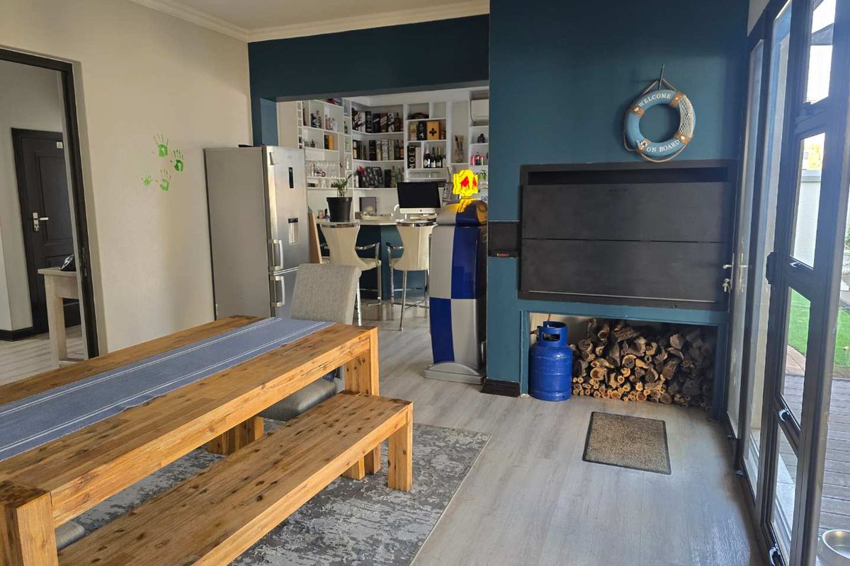 LUXURY 5-BEDROOM HOME FOR RENT - ULTIMATE COMFORT AND STYLE! - Photo 2