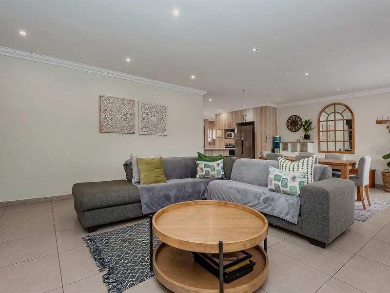 MODERN, PRIVATE, SECURE AND LOW MAINTENANCE DELIGHT - Photo 10