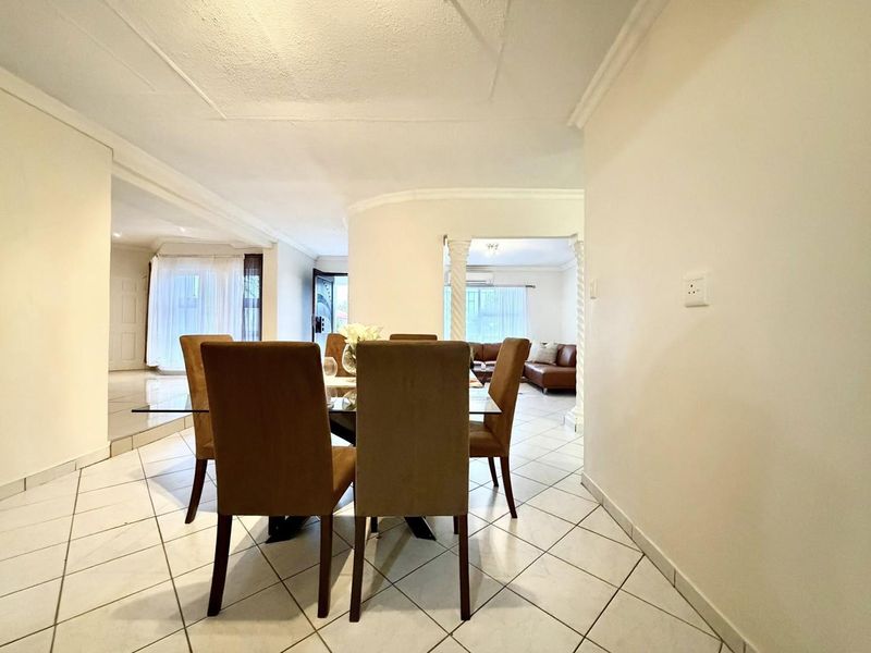 3 Bedroom House For Sale in Tauben Glen - Photo 10
