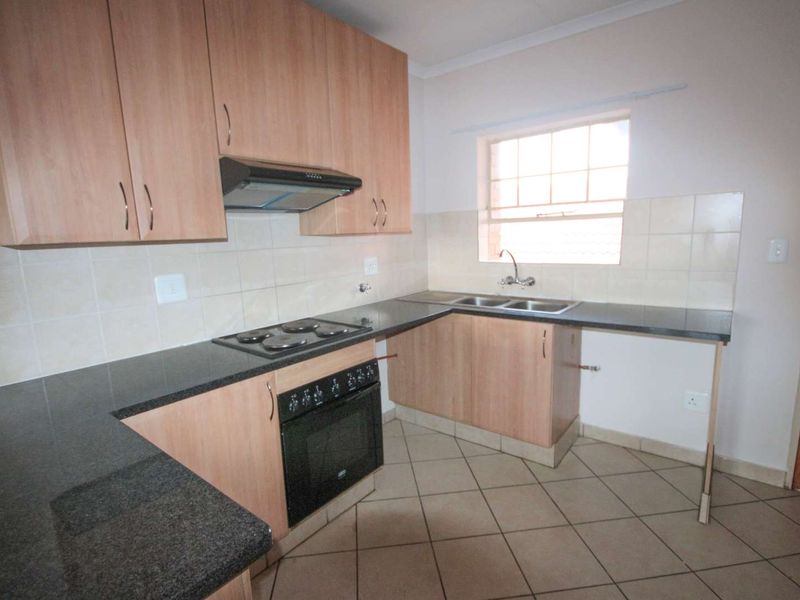 Loadshedding free area - A perfect lock up and go! - Photo 7