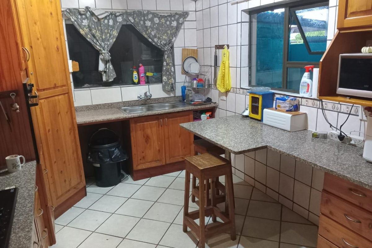 Comfortable Family Home in Arboretum - Photo 3