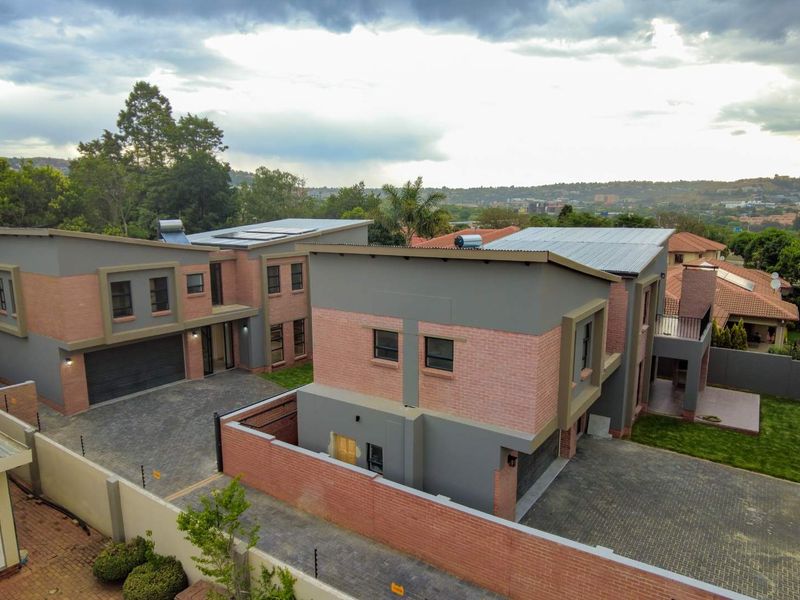 3 Bedroom Modern Home with Solar in Secure Complex - Photo 5