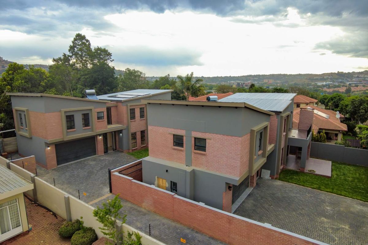 3 Bedroom Modern Home with Solar in Secure Complex - Photo 5