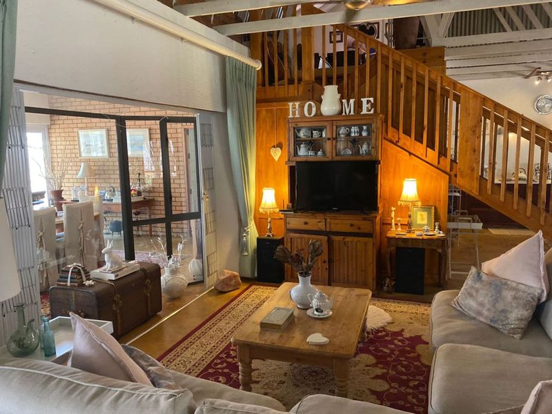 Tranquil Living In The Bushveld - Photo 6