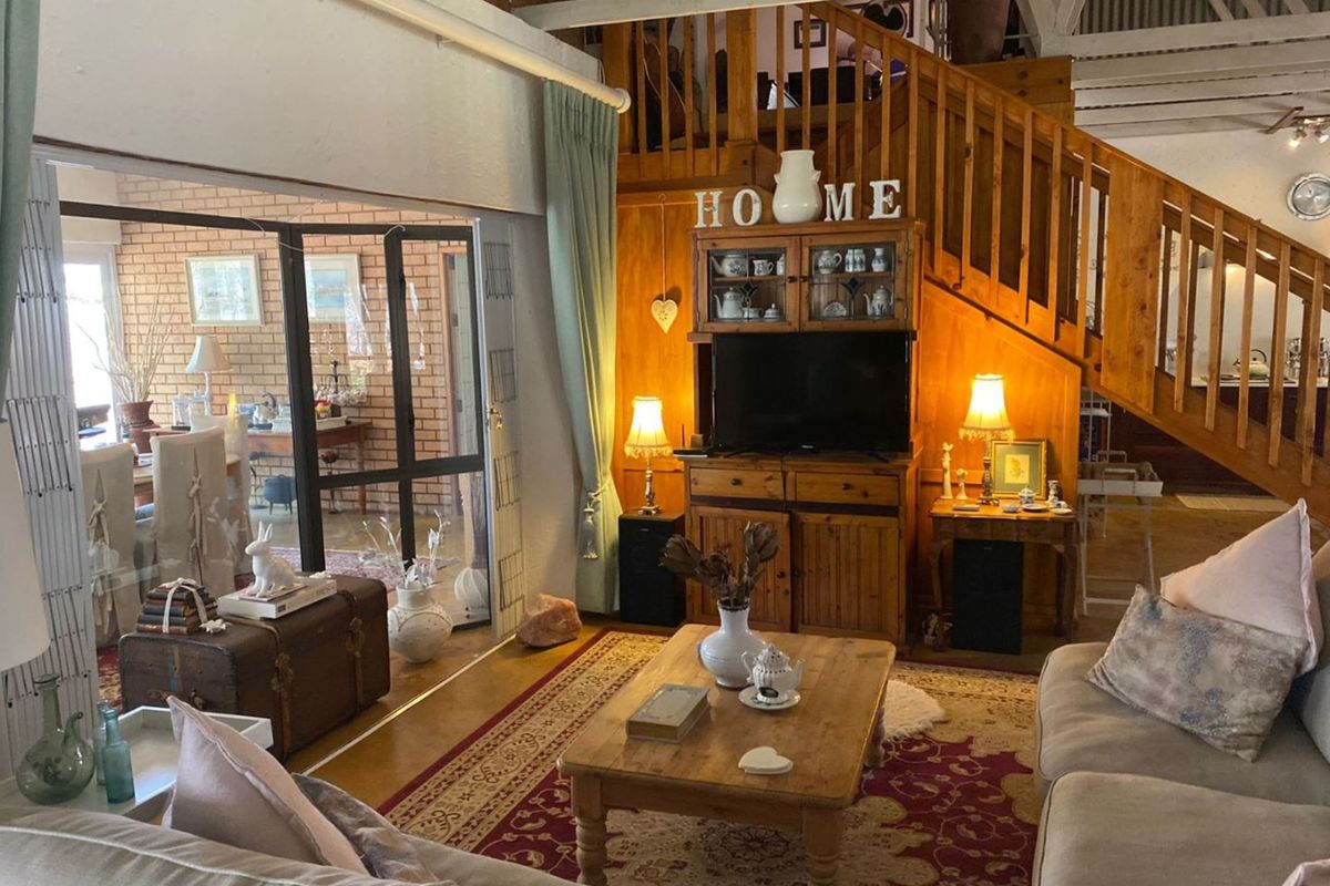 Tranquil Living In The Bushveld - Photo 3
