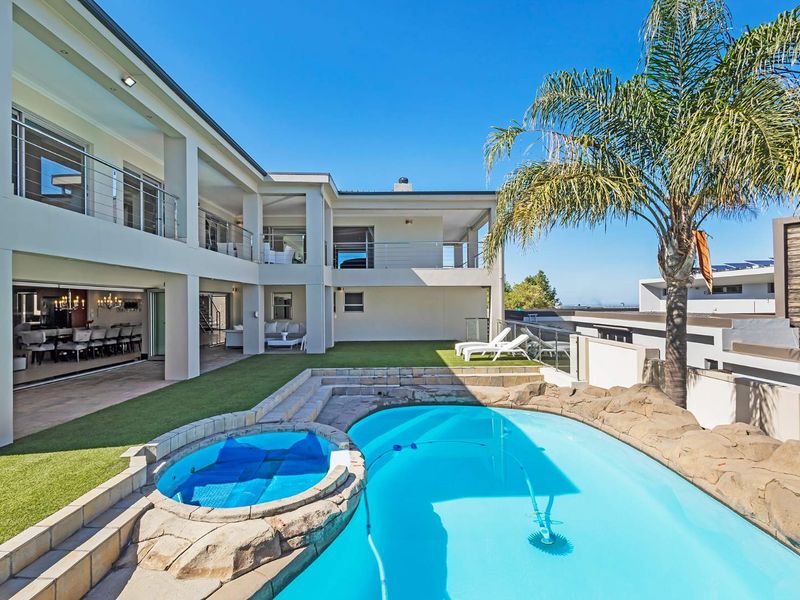 A Modern Classic Masterpiece with Unrivalled Views in Prestigious Baronetcy Estate - Photo 7