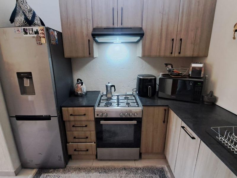 3 Bedroom 2 Bathroom - Photo 5