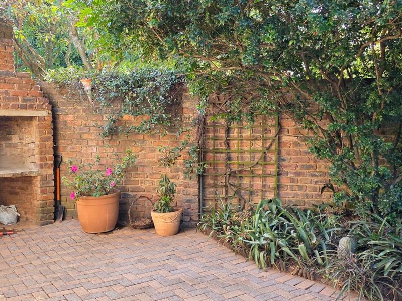 Comfortable family living in a peaceful, established neighbourhood... - Photo 9