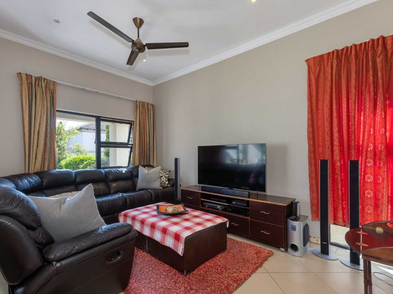 DELIGHTFUL DUPLEX LIVING IN THE HEART OF NORTHRIDING - Photo 9