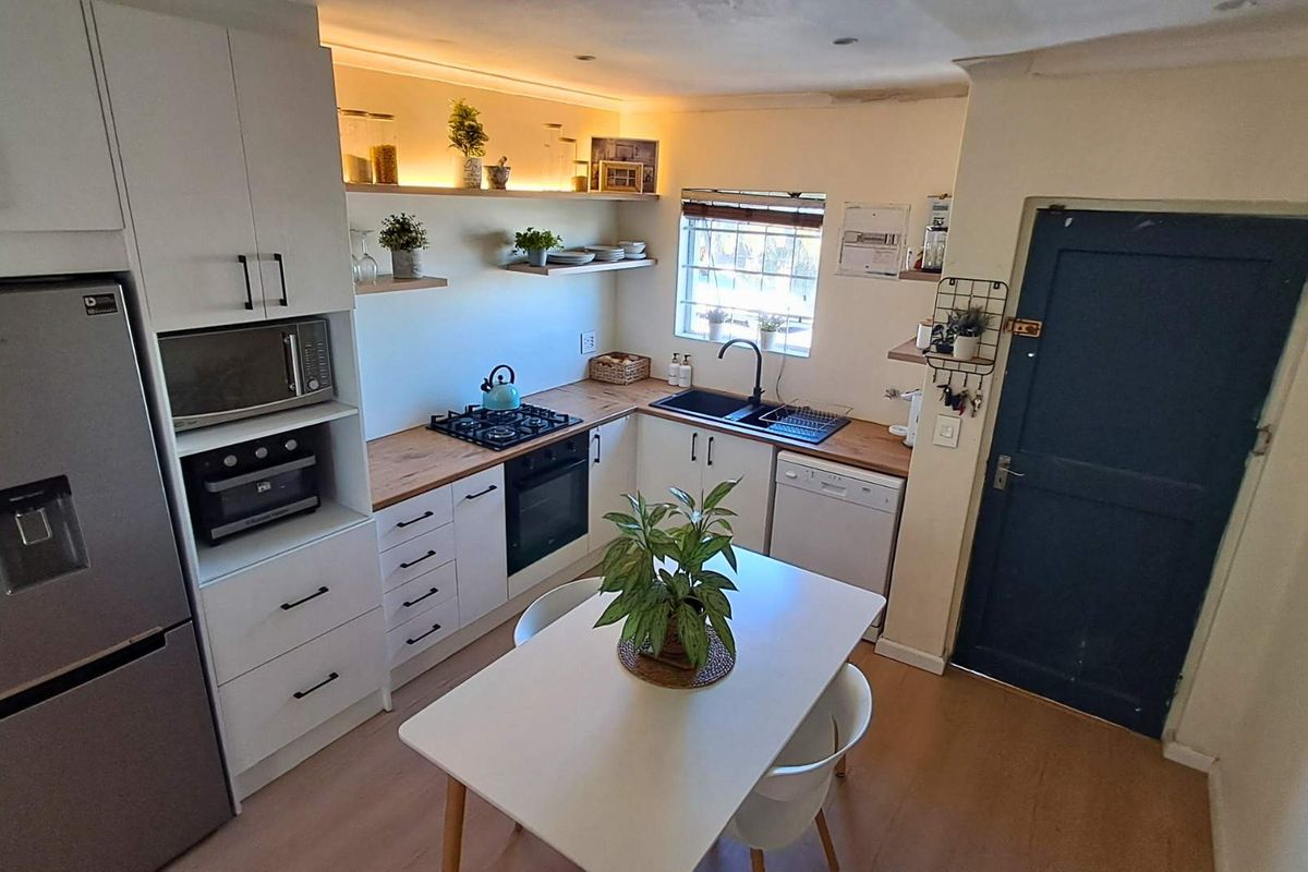 Neat 3 Bedroom Home With Pool in Brackenfell - Photo 3