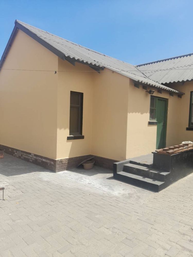 Back view of 3 Bedroom flat