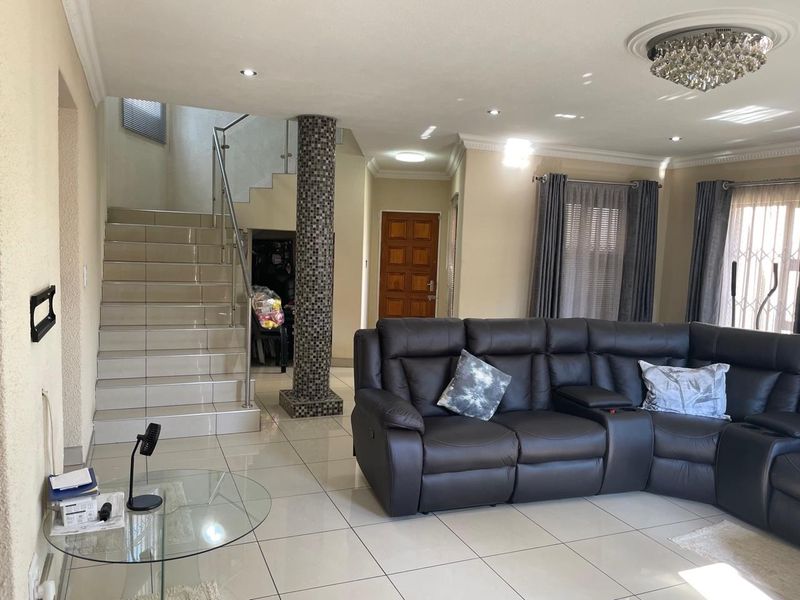 4 Bedroom house available in Bloubsrand - Photo 2