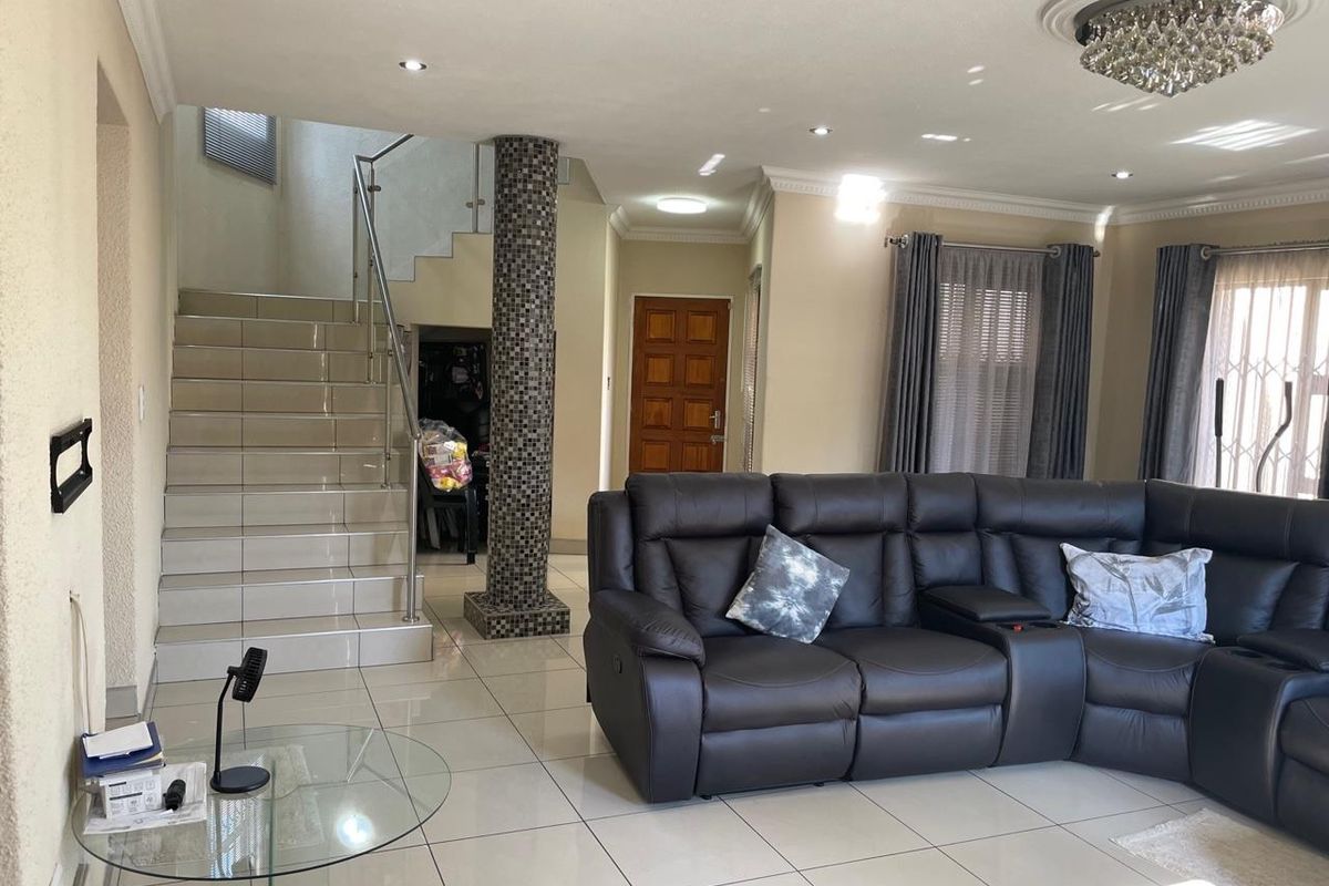 4 Bedroom house available in Bloubsrand - Photo 2
