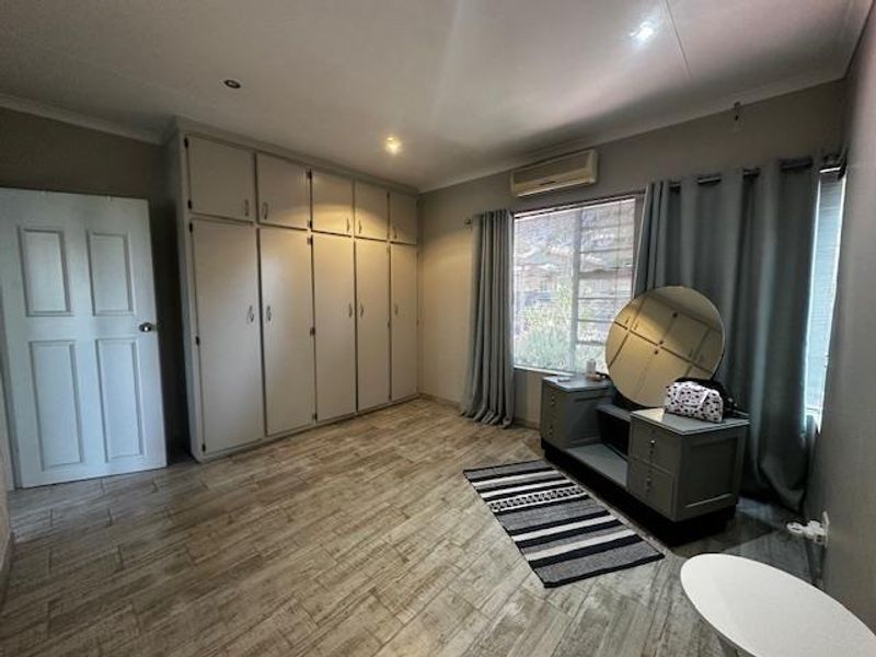 Stylish Family Living Designed for Comfort, Space & Entertaining - Photo 10