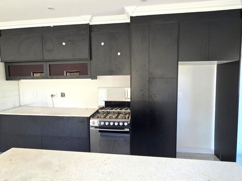 3 Bedroom Family Home To Rent Estate d Afrique  R 22 000pm - Photo 10