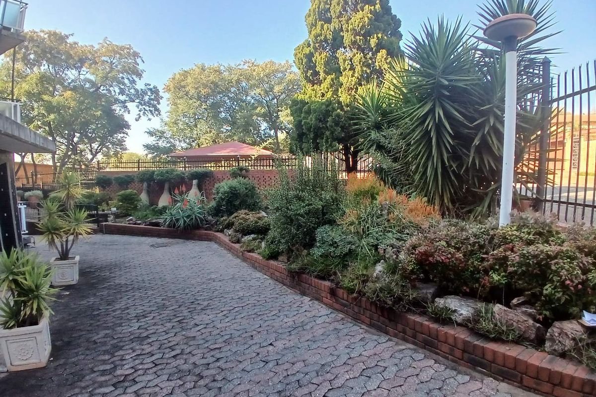 2 Bedroom to rent in Groenkloof - Photo 2