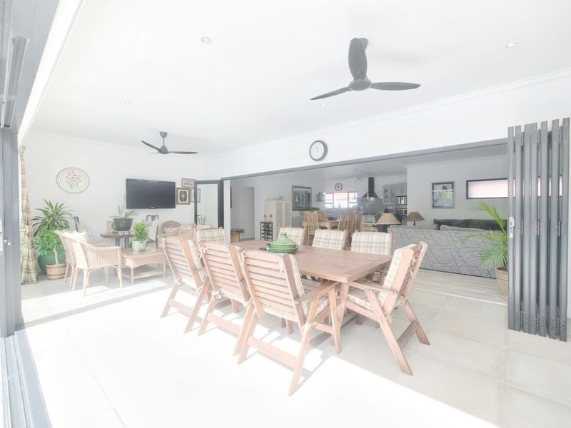 Exquisite Holiday Rental - Photo 5