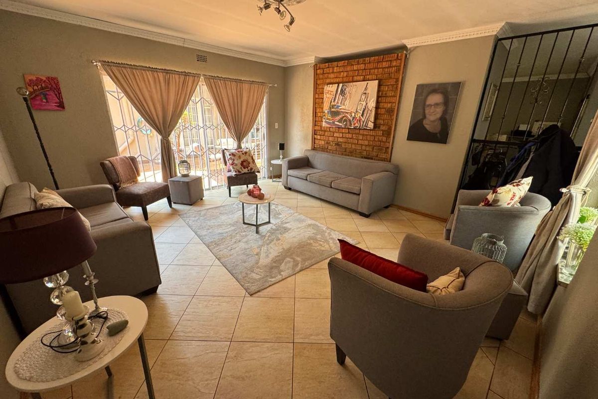 Family Home with 2 Flatlets for Sale - Photo 4