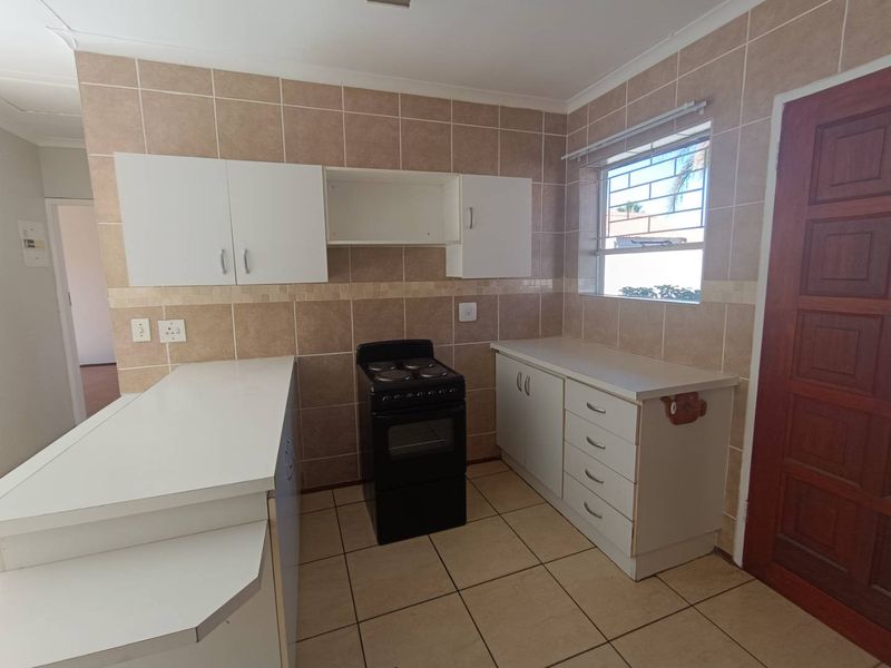 Pet-Friendly 2-Bed Townhouse with Garden Retreat - Photo 7