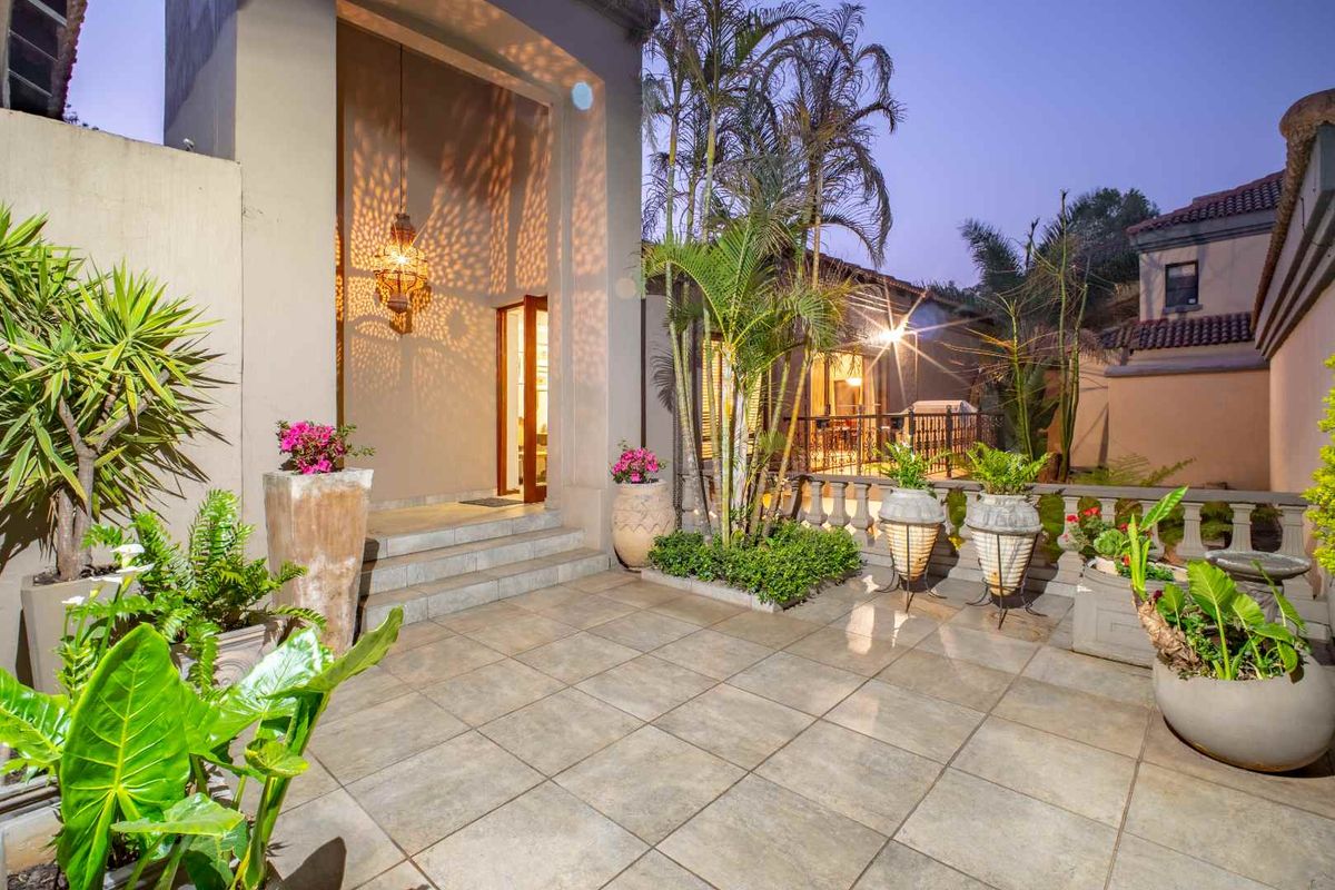 Elegant 4-Bedroom Mansion with Cinema, Solar Power & Breathtaking Views | Waterkloof Palms Estate - Photo 2