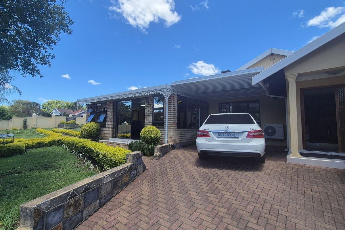 SPACIOUS AND LUXURIOUS FAMILY HOME, MERRIVALE, HOWICK - Photo 2